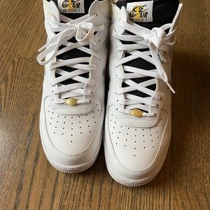 Nike Air Force 1 Mid Sneaker